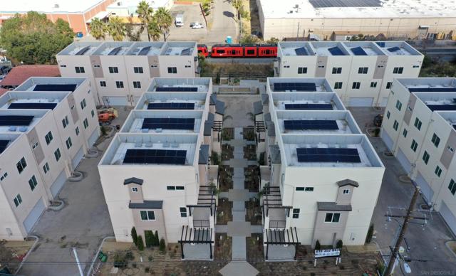 5282 Naranja Street 10, San Diego CA: https://media.crmls.org/mediaz/55dad54e-6f84-4333-89c0-11e768487398.jpg