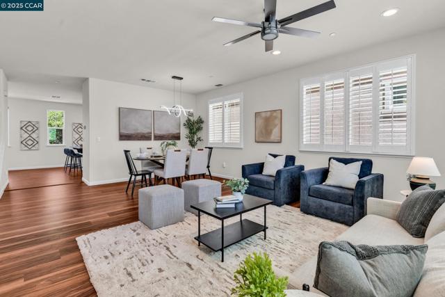 6983 Alamo Creek Trl, Dublin CA: https://media.crmls.org/mediaz/55dad928-06c9-4f43-ad9f-f036e93a11bc.jpg