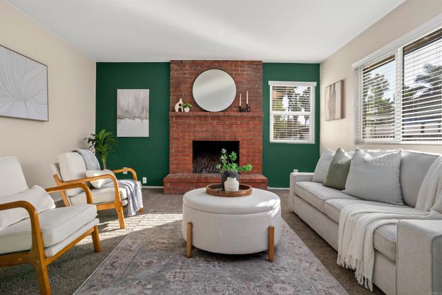 Detail Gallery Image 4 of 28 For 1227 Dolphin Cir, Vista,  CA 92084 - 4 Beds | 2 Baths