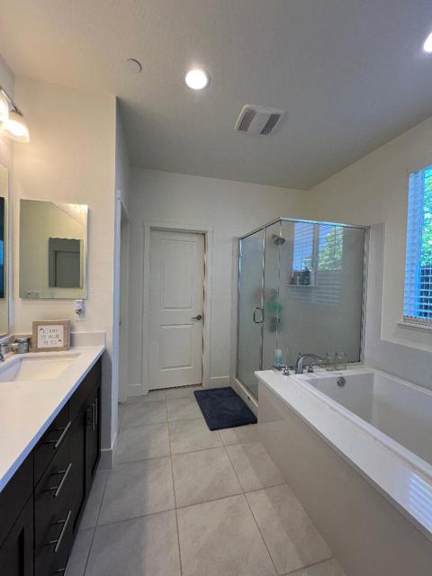 1460 Waterwheel Lane, Hollister CA: https://media.crmls.org/mediaz/55dbdbeb-e088-4a30-8830-897010068dc9.jpg