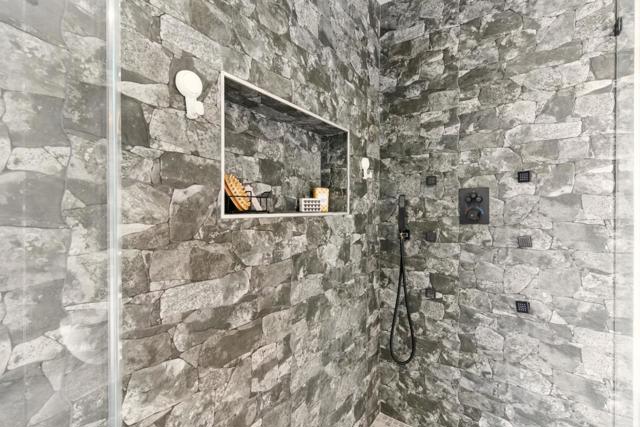 18009 Laird Court, Castro Valley CA: https://media.crmls.org/mediaz/55dc15ad-e4a6-4f05-8605-d6123023893b.jpg