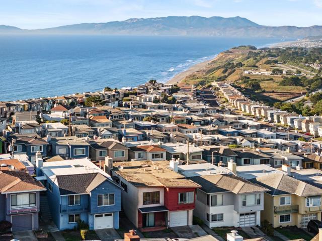 64 Crestview Avenue, Daly City CA: https://media.crmls.org/mediaz/55dc4a30-b52c-4654-99b8-03d06ac6e957.jpg