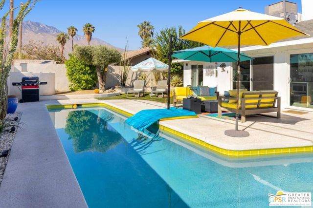 3963 E Calle San Antonio, Palm Springs CA: https://media.crmls.org/mediaz/55dc4c64-98f8-4b56-8ec8-8fb9671de97f.jpg