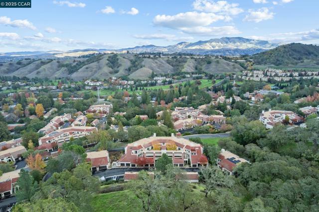 3535 Terra Granada Dr, Walnut Creek CA: https://media.crmls.org/mediaz/55dcdf98-9c88-423d-b61d-855b4d3a6dbd.jpg