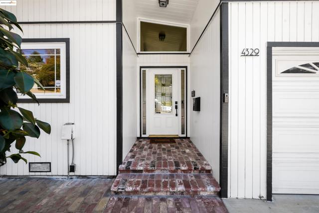 4329 Lawrence Dr, Castro Valley CA: https://media.crmls.org/mediaz/55ddcca2-1bd7-4835-bdeb-f879dd10f012.jpg