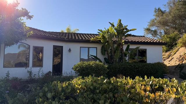 1707 Santa Margarita Drive, Fallbrook CA: https://media.crmls.org/mediaz/55de39c8-258a-4ed4-8d97-594abb58bb24.jpg