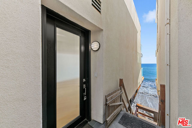 20438 Pacific Coast Highway, Malibu CA: https://media.crmls.org/mediaz/55de7111-b449-4e80-8433-61362c11a42c.jpg