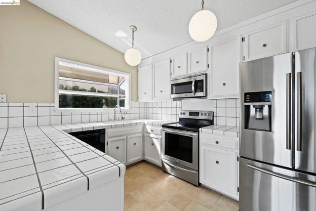 Image 19 of 59 For 1147 Willow Lake Rd