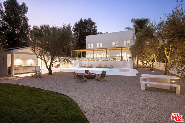 27405 Pacific Coast Highway, Malibu CA: https://media.crmls.org/mediaz/55e0a2ce-c46b-4992-9759-01a2e33412ee.jpg