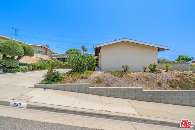 820 N 16th Street, Montebello CA: https://media.crmls.org/mediaz/55e1020c-c3a4-4623-84c5-9bedfe2c8017.jpg