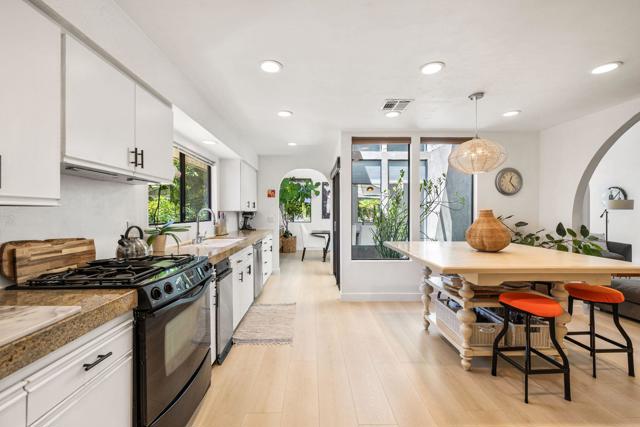 4 Lincoln Place, Rancho Mirage CA: https://media.crmls.org/mediaz/55e1a4d0-583f-49a7-82c5-60309412892f.jpg