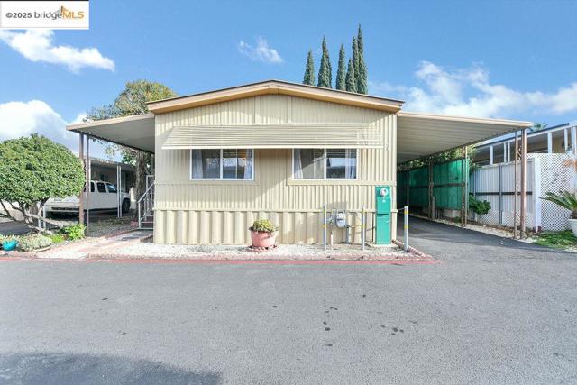 3301 BUCHANAN RD, Antioch CA: https://media.crmls.org/mediaz/55e1e09b-2e89-4457-977c-813c8a31d40f.jpg