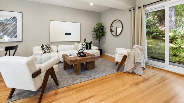 760 La Mesa Drive, Portola Valley CA: https://media.crmls.org/mediaz/55e1e242-4b82-443e-8710-417eea59ec34.jpg