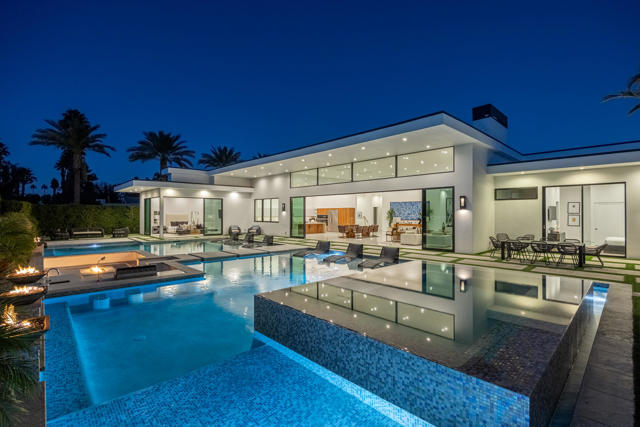 1 Bravo Court, Rancho Mirage CA: https://media.crmls.org/mediaz/55e21484-f7c0-4508-9498-b3a87c5d8c8b.jpg