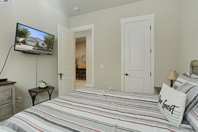 2595 Garden Farms Ave, Lathrop CA: https://media.crmls.org/mediaz/55e2313a-45ea-40ee-838a-d60101096418.jpg