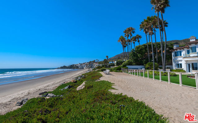 31272 Broad Beach Road, Malibu CA: https://media.crmls.org/mediaz/55e329c3-3b8f-46cd-89d6-48deb112159a.jpg