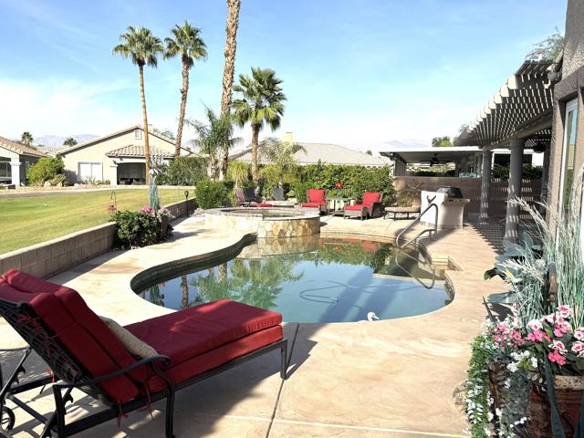 45187 Crystal Springs Drive, Indio CA: https://media.crmls.org/mediaz/55e34810-919c-4778-afe3-87ea2f19fba3.jpg