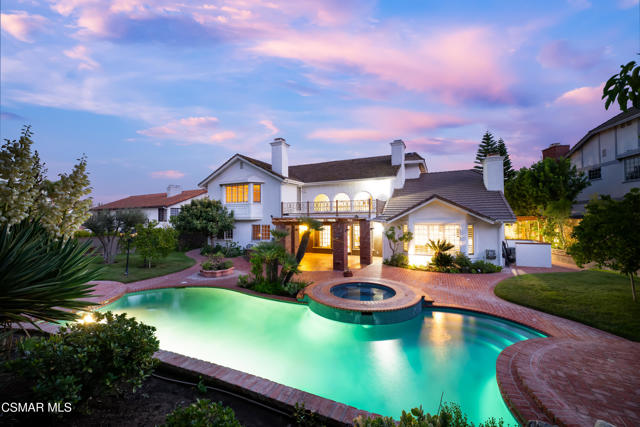 29515 Weeping Willow Drive, Agoura Hills CA: https://media.crmls.org/mediaz/55e35da5-dfaa-4e17-b6b0-c88c66d7d360.jpg