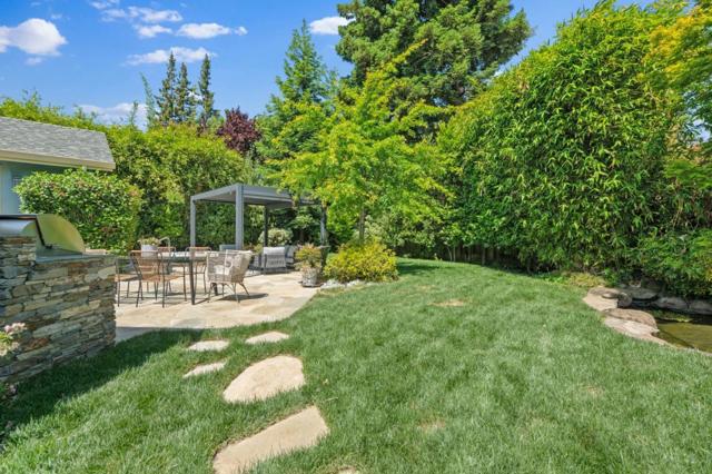 989 Lane Avenue, Mountain View CA: https://media.crmls.org/mediaz/55e3c30b-fda3-4867-a129-e7cda536c299.jpg