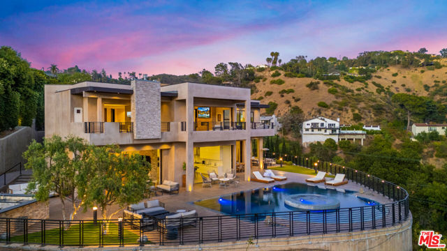 2501 Zorada Drive, Los Angeles CA: https://media.crmls.org/mediaz/55e45c38-516b-47c4-a08e-87dfee06d9f6.jpg