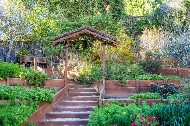 207 Driftwood Court, Aptos CA: https://media.crmls.org/mediaz/55e4f85b-1423-4607-9fe3-1a1c71837869.jpg