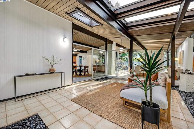 4004 Salem St, Concord CA: https://media.crmls.org/mediaz/55e567c8-797d-4c57-aa85-3e345498bf82.jpg