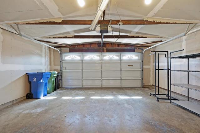 43270 Newport, Fremont CA: https://media.crmls.org/mediaz/55e58f83-1d4c-4e48-845c-376226997578.jpg