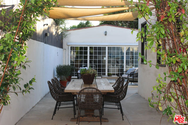 729 N Stanley Avenue, Los Angeles CA: https://media.crmls.org/mediaz/55e66fae-923a-4b01-9c15-63208adc2650.jpg
