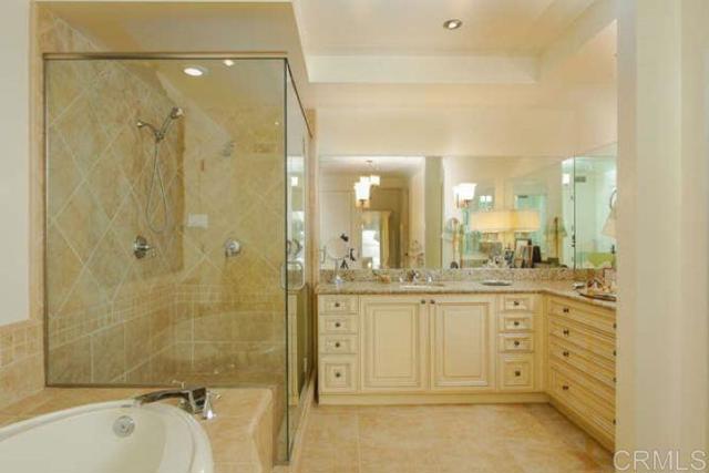 Detail Gallery Image 11 of 15 For 1040 Genter St #205,  La Jolla,  CA 92037 - 3 Beds | 2/1 Baths