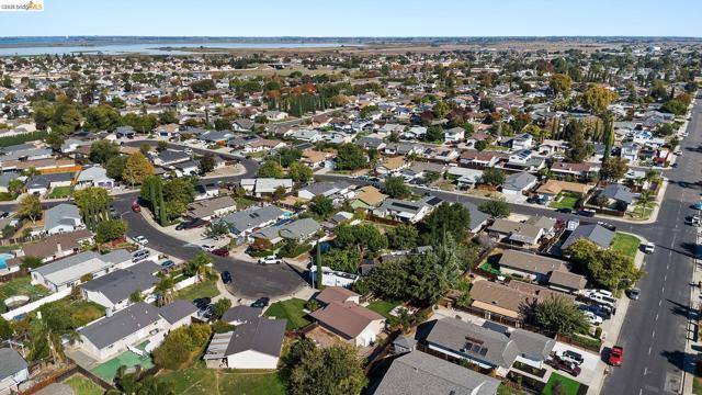 4855 Edgewood Ct, Oakley CA: https://media.crmls.org/mediaz/55e6d889-7845-4d7b-9f54-caa6bcfac411.jpg