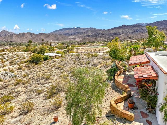 48600 Coyote Road, Palm Desert CA: https://media.crmls.org/mediaz/55e741a6-3107-482b-9f44-03ea79858ce0.jpg
