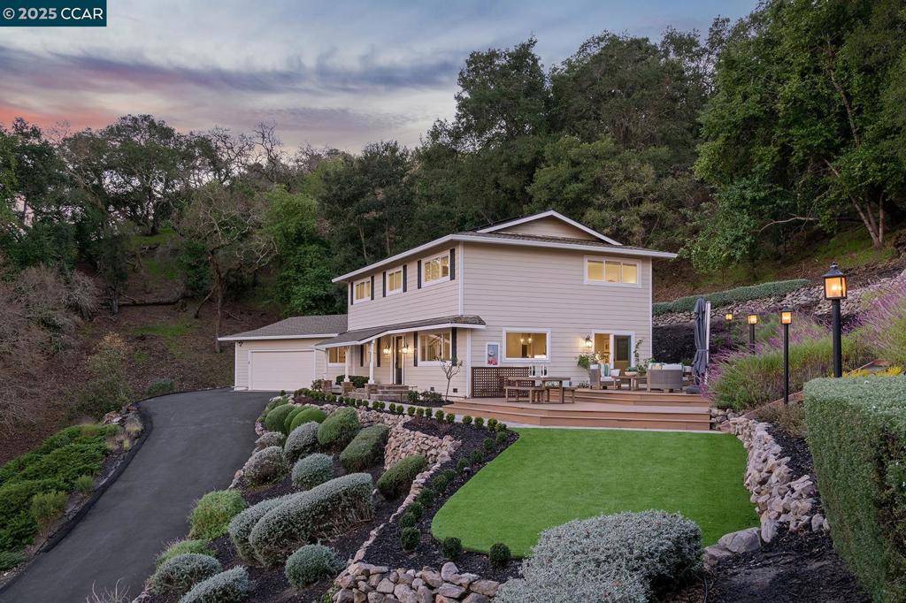 3395 Woodview Dr
