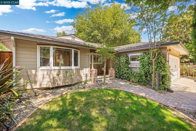 832 San Simeon Dr, Concord CA: https://media.crmls.org/mediaz/55e8c0d0-bafe-4802-b5c2-5c16dbc77f54.jpg