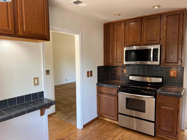 3242 Monika Ln, Hayward CA: https://media.crmls.org/mediaz/55e9681f-e240-4e24-a0e6-96448885ea6a.jpg