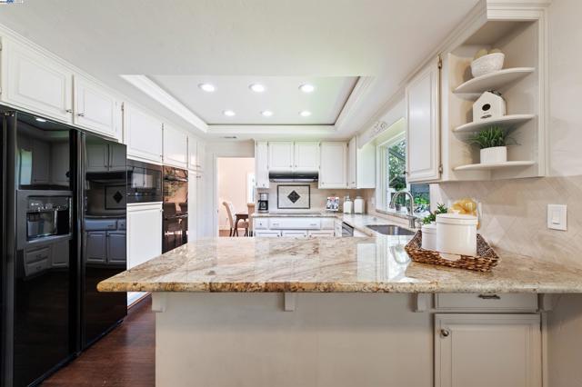3338 Marsh Hawk Court, Pleasanton CA: https://media.crmls.org/mediaz/55e97296-6635-43f1-b5d9-13a2fa13aab9.jpg
