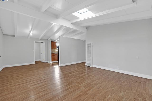 27946 Pompano Ave, Hayward CA: https://media.crmls.org/mediaz/55e9772b-83ac-48d7-8932-43a9e736ce0e.jpg