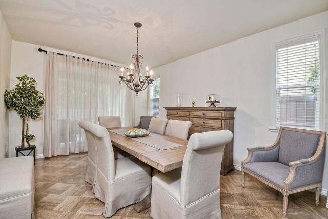 993 Hawthorne Creek Dr, Chula Vista CA: https://media.crmls.org/mediaz/55e98865-281b-4979-bd0a-4a5a75574d60.jpg