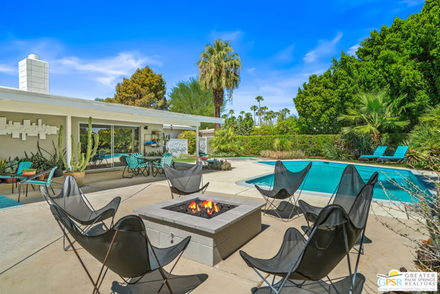 2072 S Bobolink Lane, Palm Springs, CA 92264