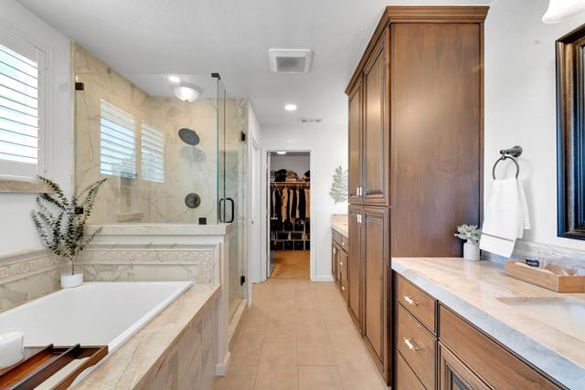 2369 S Creekside Drive, Los Banos CA: https://media.crmls.org/mediaz/55e9e395-4892-484c-af83-02cac5d51b43.jpg