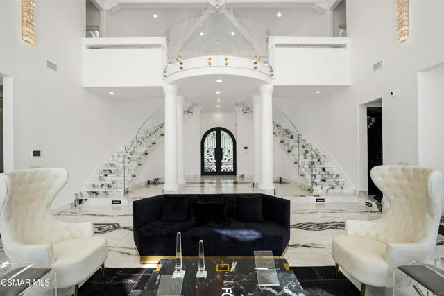 25665 Mulholland Highway, Calabasas CA: https://media.crmls.org/mediaz/55ea2590-01ac-48a5-a5d8-ac1f8fb32224.jpg