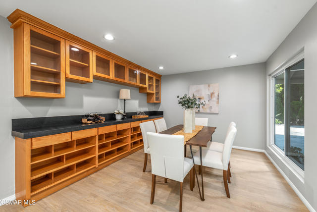 1253 Willsbrook Court, Westlake Village CA: https://media.crmls.org/mediaz/55ead701-9bc8-4db9-876c-824003e25b73.jpg