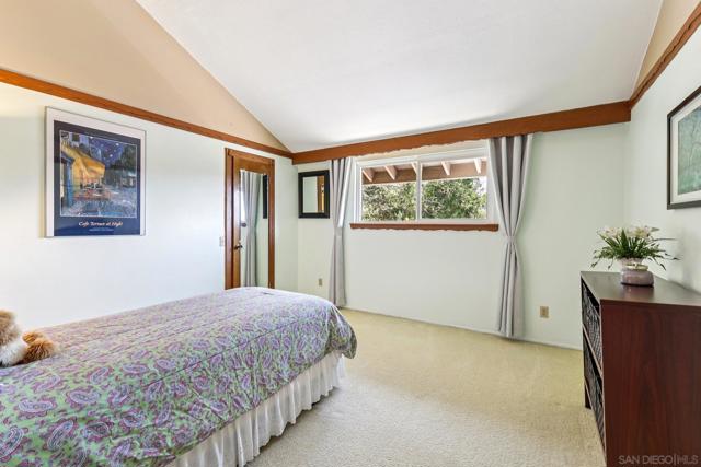 2807 Carlton Way, Fallbrook CA: https://media.crmls.org/mediaz/55eae955-9108-4dd2-8077-fdf10dece0f8.jpg