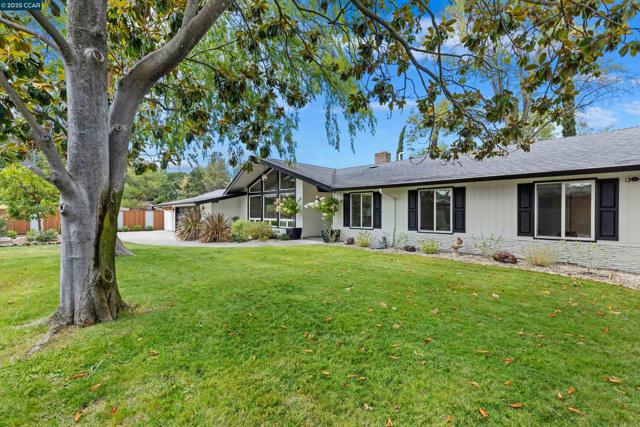 1838 Sunnyvale Ave, Walnut Creek CA: https://media.crmls.org/mediaz/55eb03b4-5241-4f4e-b1d8-744572bd9b03.jpg