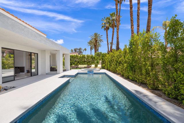 49 Mission Palms E Drive, Rancho Mirage CA: https://media.crmls.org/mediaz/55eb152c-5593-4148-9f2f-63794ecb7882.jpg
