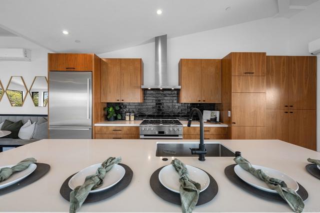 Detail Gallery Image 17 of 36 For 2172 Glasgow Ave, Cardiff By The Sea,  CA 92007 - 3 Beds | 3/1 Baths