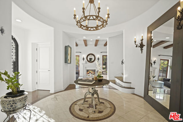 18414 Corazon Circle, Tarzana CA: https://media.crmls.org/mediaz/55ebf7f4-2cda-4338-9fd1-8b54c0cdd9aa.jpg