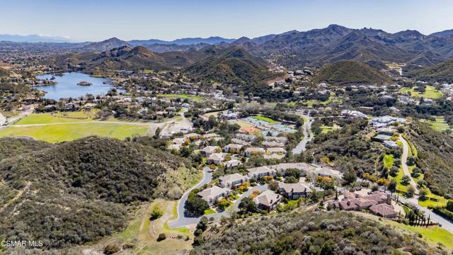 2306 Heatherbank Court, Thousand Oaks CA: https://media.crmls.org/mediaz/55ec2ccf-cbea-4a6c-acf5-bbd02e8c7c39.jpg
