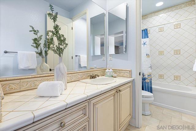6839 Helenite Pl, Carlsbad CA: https://media.crmls.org/mediaz/55ec6cad-a7b9-4836-9bda-c51d75f8fcf8.jpg
