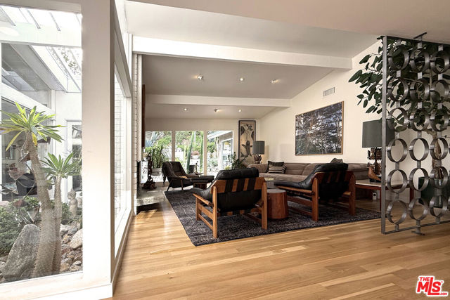 11575 Dona Dorotea Drive, Studio City CA: https://media.crmls.org/mediaz/55ec729e-cbf7-4efc-b174-bba97404d7ed.jpg