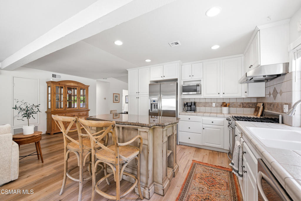 https://media.crmls.org/mediaz/55ecc6b0-5039-4575-898c-ceb1fbfd1197.jpg?preset=X-Large